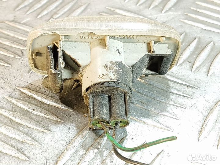 Повторитель в крыло левый Nissan Primera 1996 2002