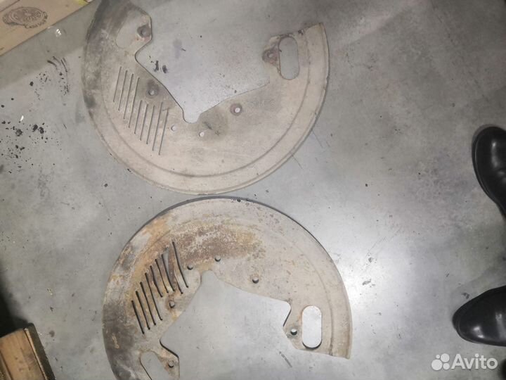 Щиток тормоза правый/левый MB Axor/Kamaz 5490