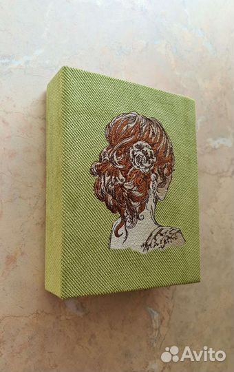 Клатч в виде книги