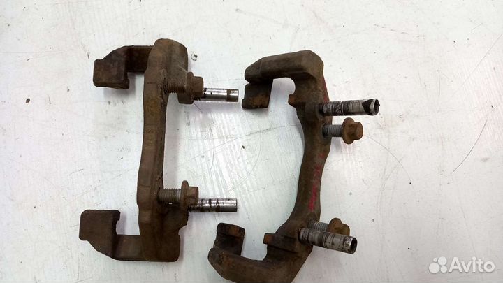 Скоба переднего суппорта Ford Focus 2