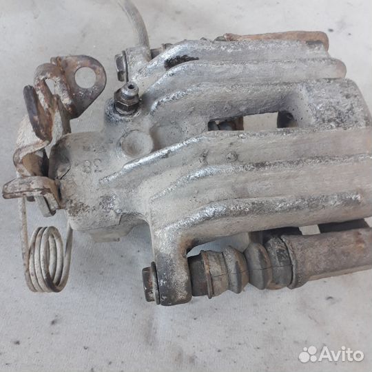 Суппорт задний правый Ауди А4Б5 VW Пассат Б5