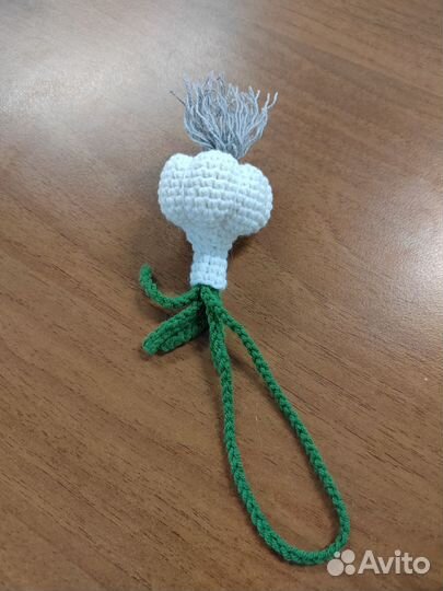 Вязаный брелок и подвес на сумку