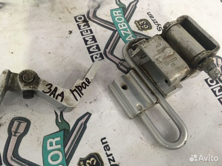 Петли задней правой двери Volkswagen Passat B5