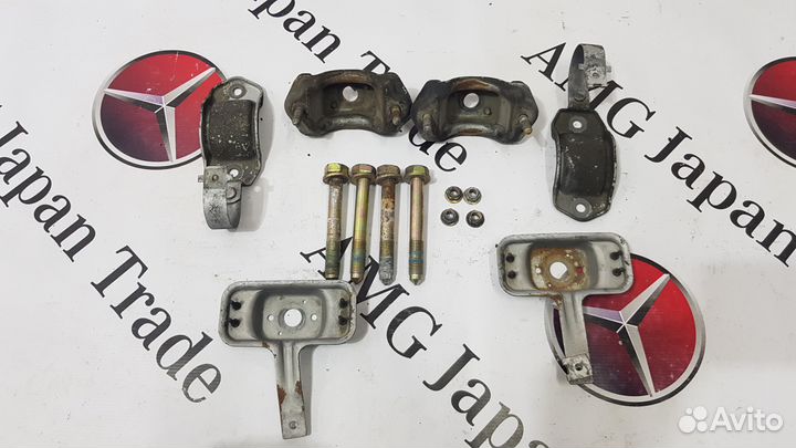 Крепеж переднего подрамника на Mercedes Benz W140