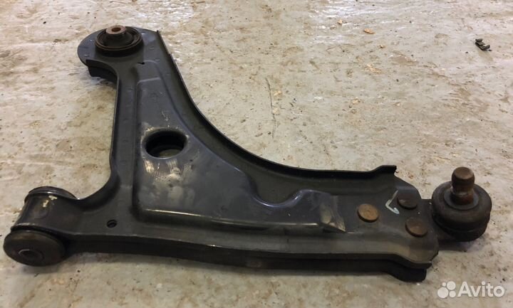 Рычаг передний левый Сhevrolet Lacetti
