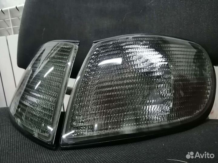 Передние поворотники тонер Black на Audi A6 C4 /S6