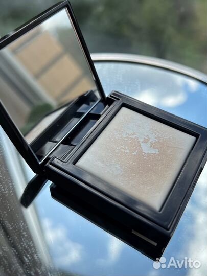 Laura mercier пудра Secret Blurring Powder