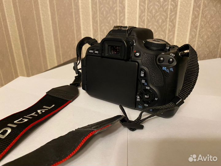 Продаю Фотоаппарат canon EOS 600D