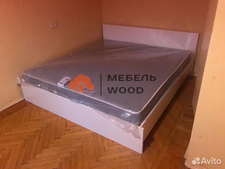Кровать