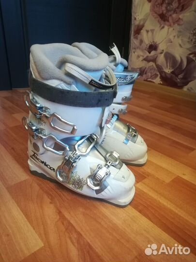 Горные лыжи и ботинки