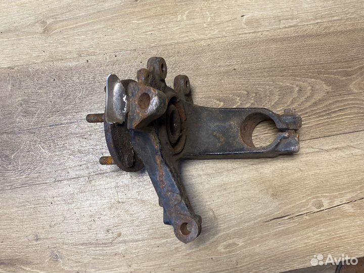 Ford focus 2 правый поворотный кулак,ступица