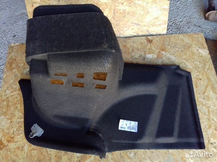 Обшивка багажника левая Audi A8 D4 long 4.2 cdra