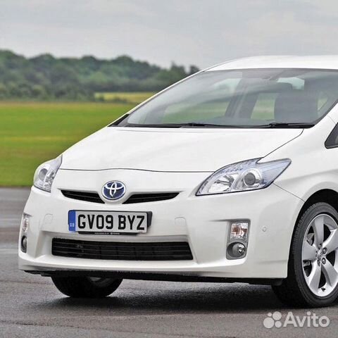 Бампер передний в цвет Toyota Prius XW30