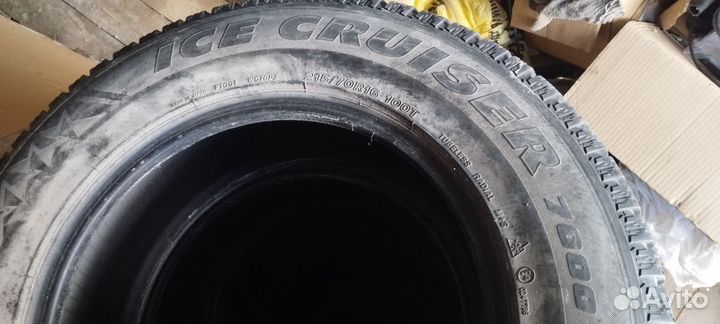 Bridgestone Ice Cruiser 7000 215/70 R16 T