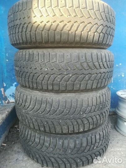 Bridgestone Blizzak Spike-01 265/60 R18 114T
