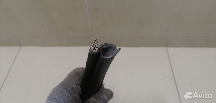 Уплотнитель капота Logan 2005-2014