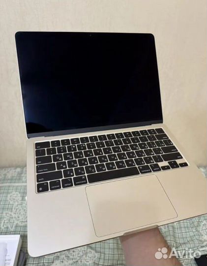 Macbook air 13 m3 8 256gb Идеал
