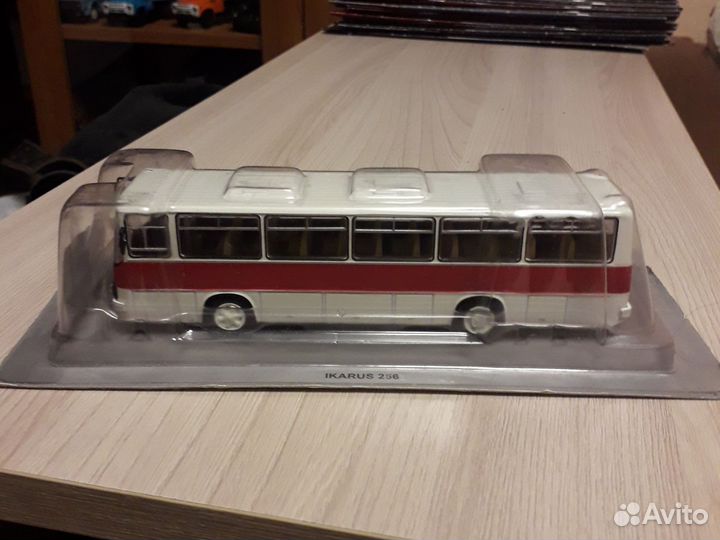 Модель автомобиля 1:72