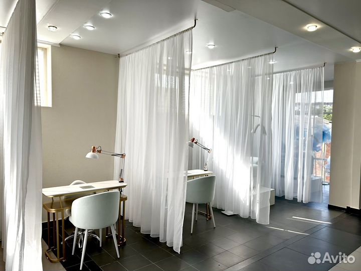 Маникюрный стол педикюрное кресло в аренду