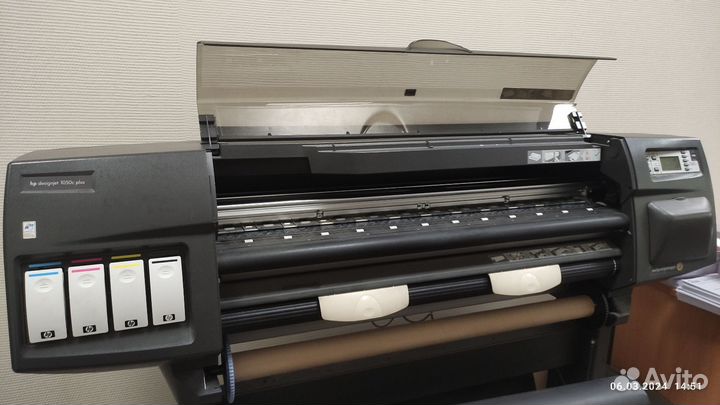Плоттер HP DesignJet 1050c plus с снпч (C6074B)