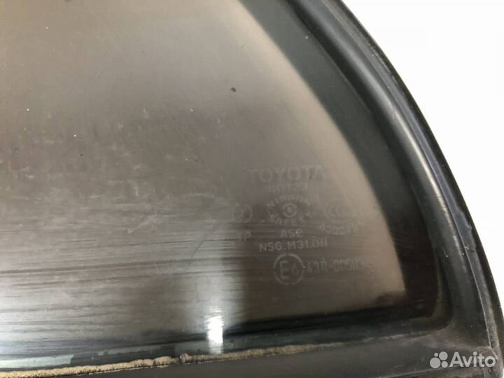 Стекло двери задней левой форточка Toyota Corolla