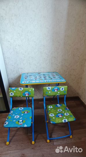 Детский стол и стул