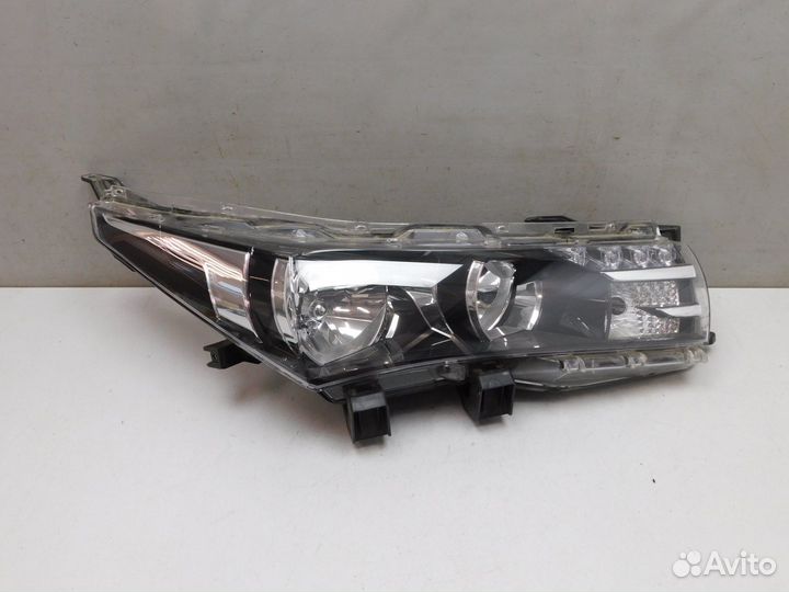 Фара правая Toyota Auris