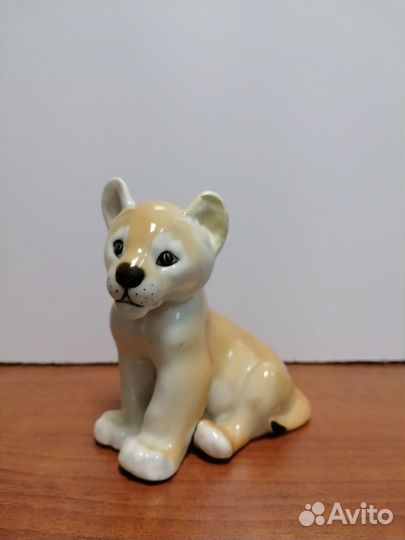 Фарфоровая статуэтка льва. лфз