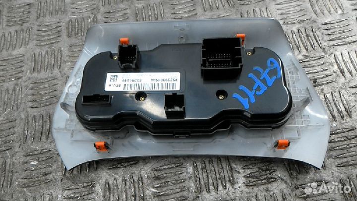 Блок управления климатической установкой Jeep Cher