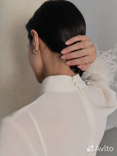 Шёлковое платье с перьями