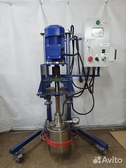 Лаборатоный Диссольвер с Вакуумной Емкостью на 10л