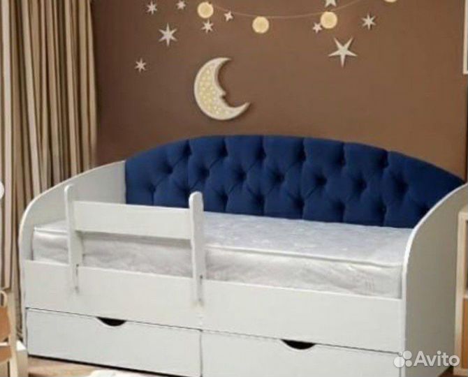 Детская кровать, диван с ящиками