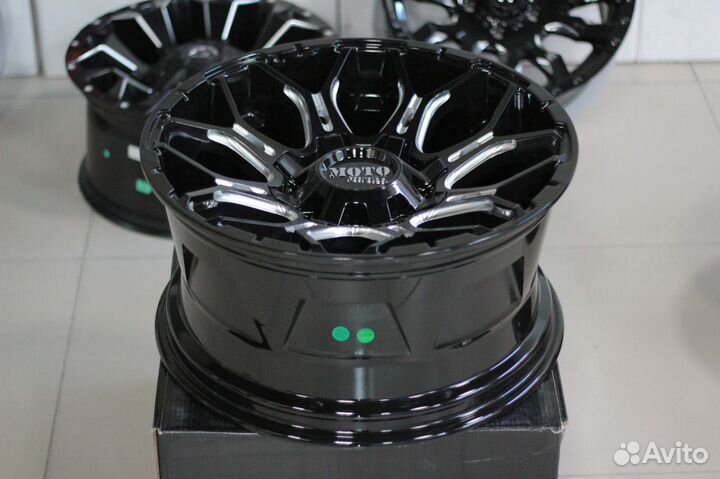 Диски оригинал R20 Moto Metal на Jeep Wrangler