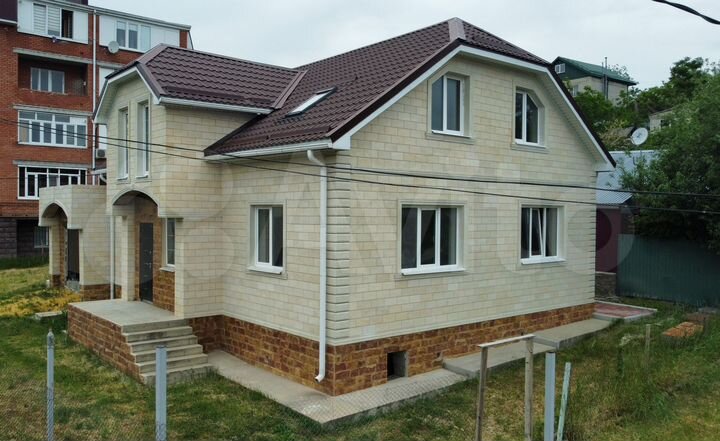 Дом 180 м² на участке 5,5 сот.