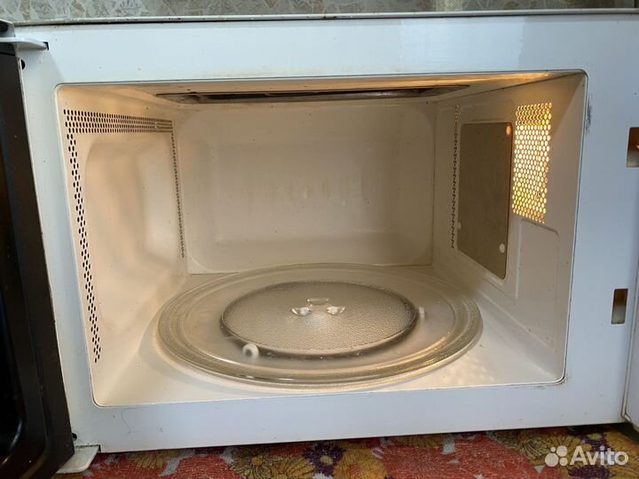 Продам микроволновую печь LG