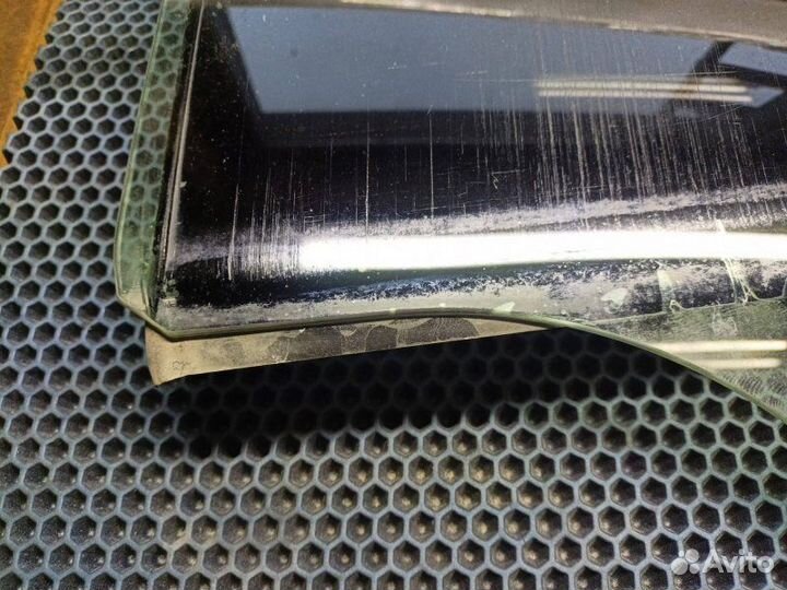 Стекло двери задней левой Volkswagen Passat B5 AWM