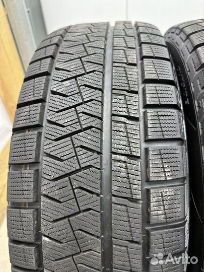 Pirelli Ice Asimmetrico 215/55 R17 94Q