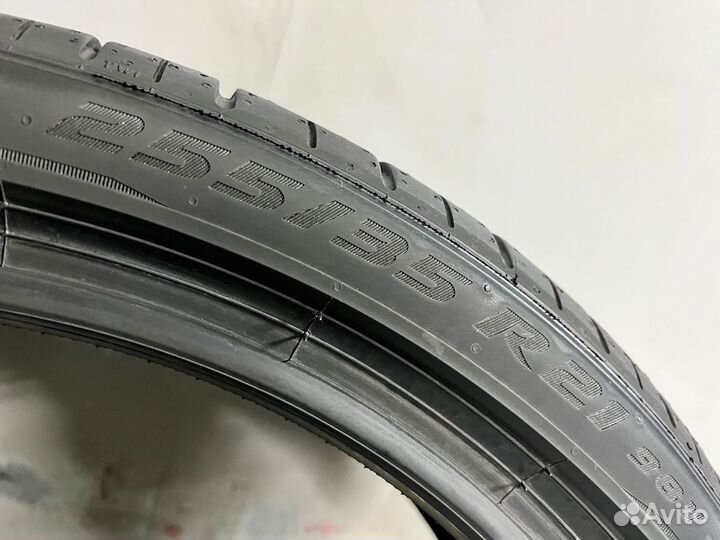 Pirelli P Zero Luxury Saloon 255/35 R21