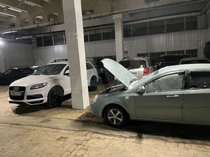 Машиноместо, > 30 м²