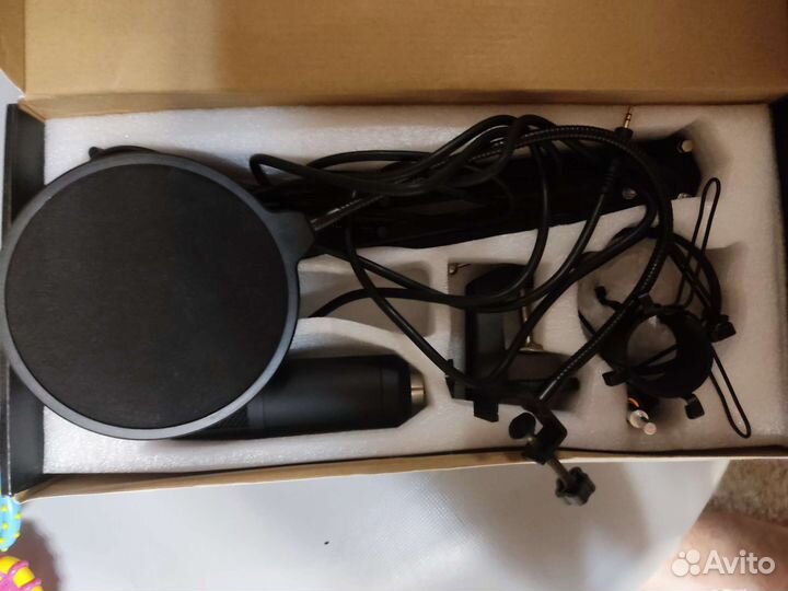 Студийный микрофон