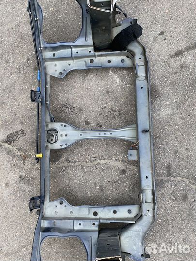 Телевизор (рамка радиатора) Subaru Forester SG SG5