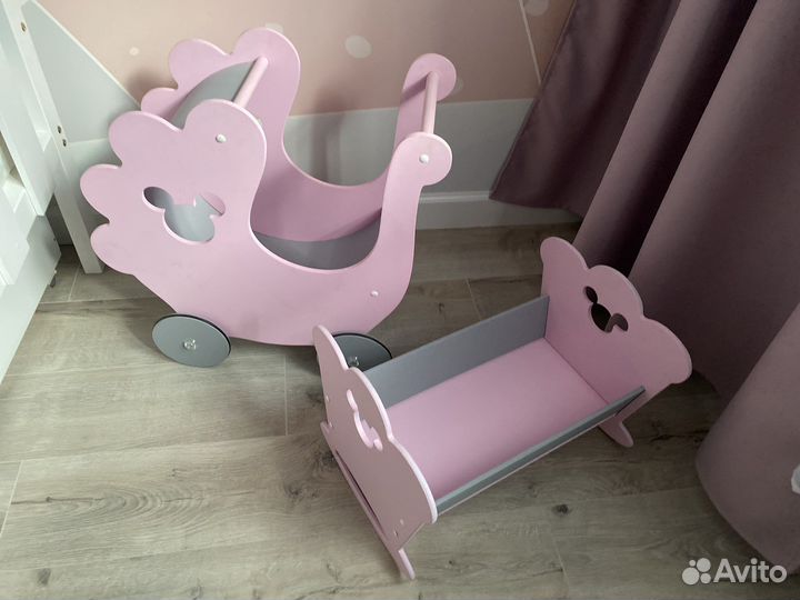 Деревянная коляска и кроватка для кукол