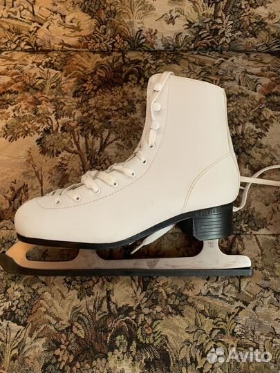Коньки фигурные женские 39 размер