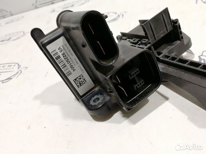 Распределитель питания BMW f30 3 series 2012-2015