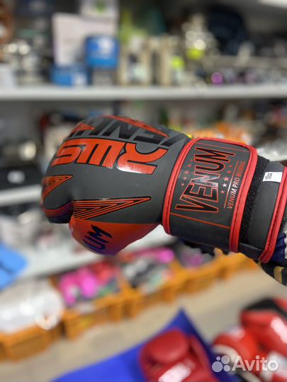 Боксерские перчатки Venum RWS