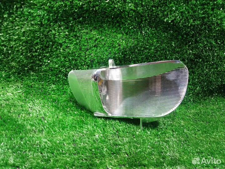 Отражатель фары Fiesta (13) R б/у