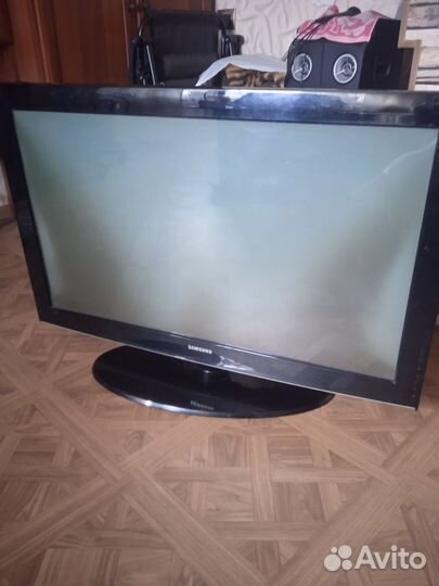 Телевизор бу 108см