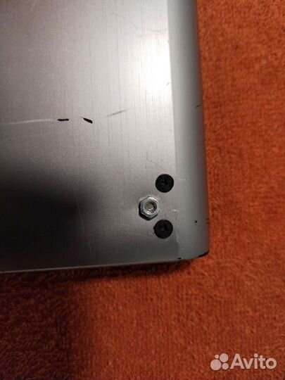 Офисный ноутбук с двумя мышками