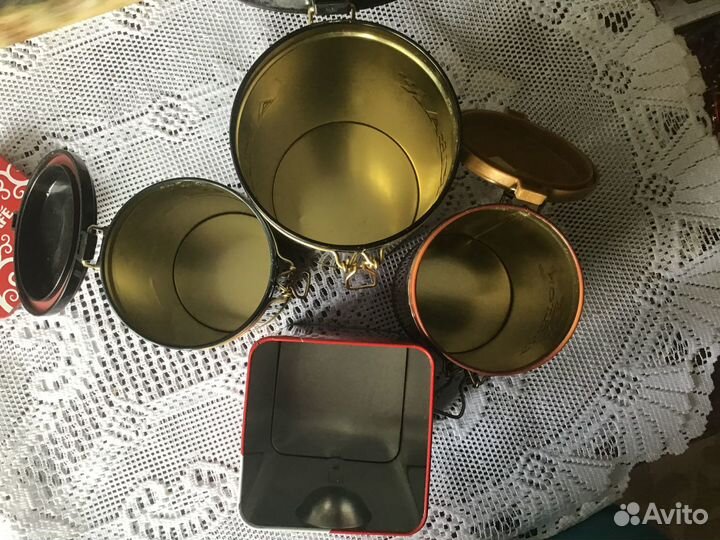 Банки от чая и кофе