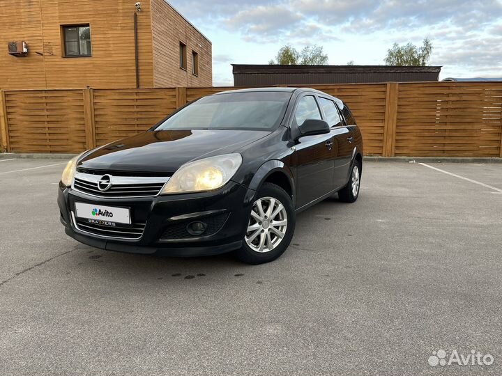 Opel Astra 1.8 МТ, 2014, 140 000 км